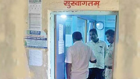 लातूर : ग्रामीण बँक फोडली