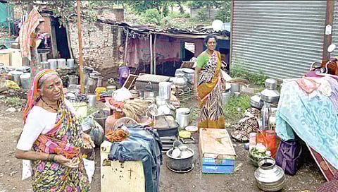 Nashik Sinner : भिंत खचली, चूलही विझली; संसार आला उघड्यावर