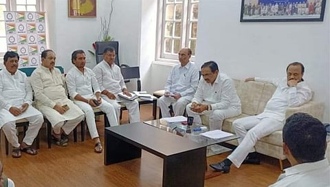 राष्ट्रवादी काँग्रेसच्या नेत्यांची बैठक