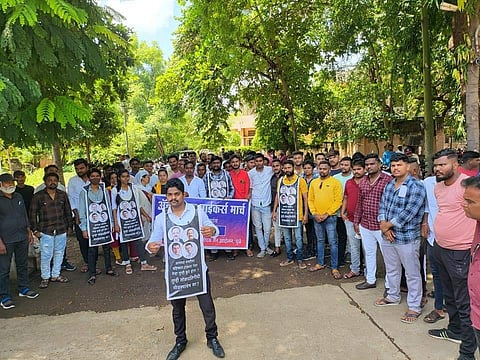 धुळे : अँटीकास्ट बाईकर्स मार्चमध्ये सहभागी सत्यशोधक विद्यार्थी संघटनेचे सदस्य. (छाया: यशवंत हरणे)