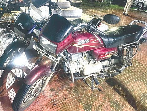 सिन्नर : ताब्यात घेतलेल्या मोटारसायकल.