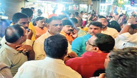 मुंबई : ठाकरे – शिंदे गटांमध्ये धारावीत राडा