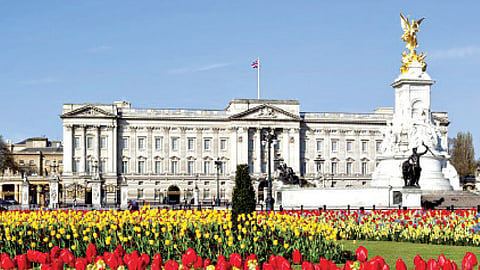 महाराणी एलिझाबेथ यांची संपत्ती पन्नास कोटी डॉलर