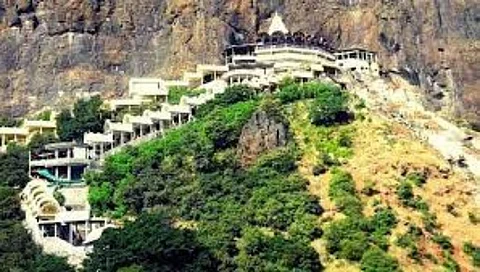 इर्शाळवाडीच्या घटनेनंतर सप्तशृंगीगडाचा प्रश्न ऐरणीवर, दरड प्रतिबंधक उपाययोजनांची गरज