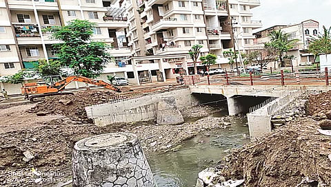 नाशिक : बांधकाम विभागाचे अजबच मीटर! नऊ मीटर रस्त्याला अवघा सात मीटरचा पूल