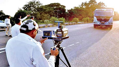 सांगली : स्पीडगनचा वापर वाहनधारकांच्या ‘शिकारीसाठी’!
