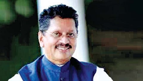 कोल्हापूर : रस्त्यांचे निकृष्ट काम करणार्या कंत्राटदारांकडून खर्च वसूल करणार : दीपक केसरकर