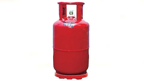 वर्षात ग्राहकाला मिळणार आता फक्त 15 सिलिंडर