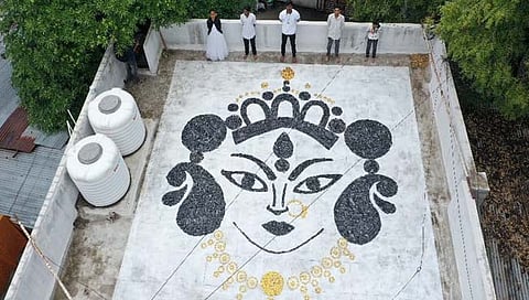 Vaishno Devi : फ्रेमच्या तुकड्यापासून साकारली वैष्णोदेवीची प्रतिमा