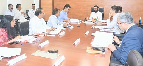 मुंबई : मुख्यमंत्री कार्यालयात झालेल्या बैठकीत मुख्यमंत्री एकनाथ शिंदे, आमदार आबिटकर, मुख्य सचिव मुनुकुमार श्रीवास्तव आदी.