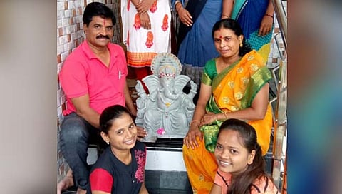 नांदेड : कलाध्यापक बालाजी पेटेकरांनी बनविलेला पर्यावरण पूरक गणपती ठरतोय अनेकांचे आकर्षण