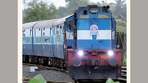 मुंबई : तुतारी, मंगला एक्स्प्रेस विद्युत इंजिनावर धावणार