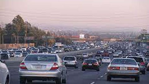 ‘या’ देशात कार नसणाऱ्यांना सरकार देणार १ हजार डॉलर; जाणून घ्या काय आहे कारण?