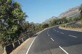 बारामती-अमरापूर रस्ता बनलाय जीवघेणा