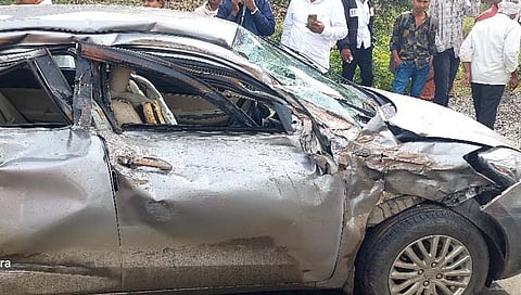 बीड : धारूरच्या घाटात बस- कारचा अपघात; दोन गंभीर जखमी