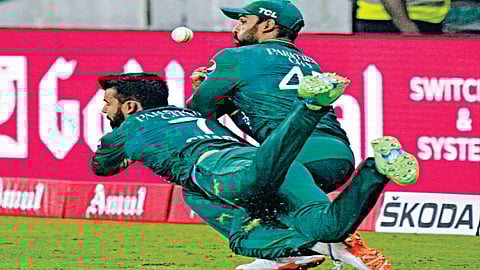 Asia Cup 2022 : मला माफ करा… राजपक्षाचा झेल सोडल्याबद्दल शादाब खानने मागितली माफी