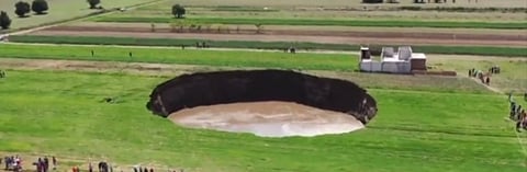 मंचर : काठापूर बुद्रुकमध्ये अचानक पडले भगदाड