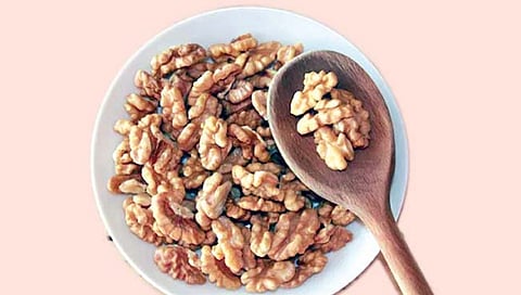 निरोगी हृदयासाठी अक्रोड खाणे लाभदायक