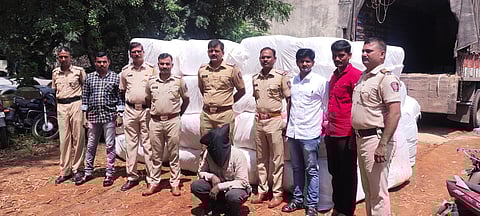 कर्नाटकहून मुंबईत जाणारा ७३ लाखांचा गुटखा आळेफाटा पोलिसांनी पकडला