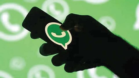 जगभरात WhatsApp डाउन, कोट्यवधी यूजर्संना फटका, ट्विटरवर मिम्सचा पाऊस