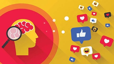 Social Media Harms : सोशल मीडियाचा अतिरेक मानसिक आरोग्यासाठी ठरतो ‘धीमे विष’!