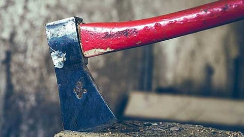 धक्कादायक! काळ्या रंगावरुन हिणवल्यानं पत्नीनं पतीचं गुप्तांग कापलं