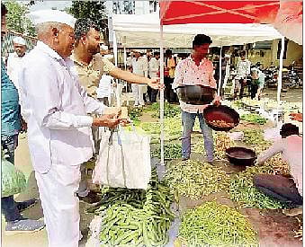 चाकण बाजारात झालेली तरकारी मालाची आवक.