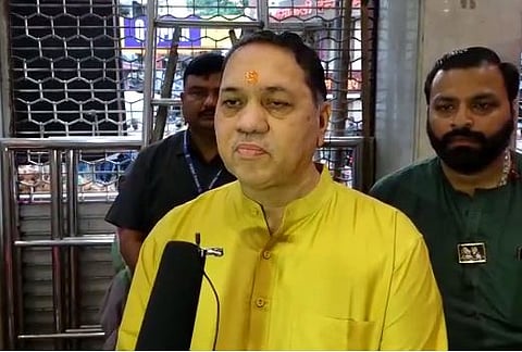 माजी मंत्री दिलीप वळसे पाटील यांनी सहकुटुंब श्रीमंत दगडूशेठ हलवाई गणपतीचं दर्शन घेतले