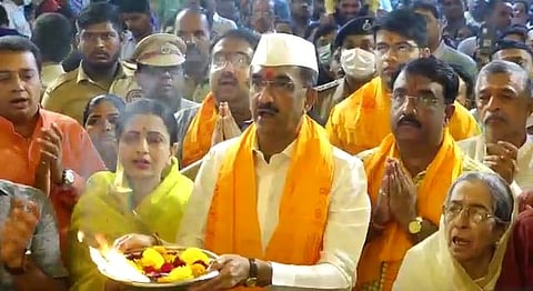 मंत्री शंभूराज देसाई यांनी सहकुटुंब श्रीमंत दगडूशेठ हलवाई गणपतीचं दर्शन घेतलं