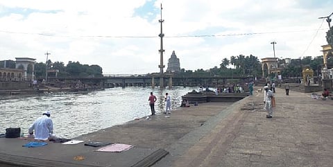 आळंदी देवाची येथील इंद्रायणी नदी घाटावर मूर्ती विसर्जनास बंदी घातली असून, घाट बंद करण्यात आला आहे.