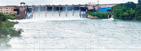 वीर धरणातून निरा नदीत पाण्याचा विसर्ग सुरू असून त्यामुळे पाणीसाठ्यात वाढ होत आहे.