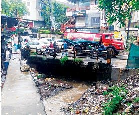 अतिक्रमणांनी घोटला ओढ्यांचा गळा! नर्हे परिसरातील चित्र