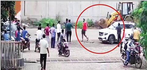 ‘उलटा चोर…’ पोलिसानेच आधी मारले! लोहगाव पेट्रोल पंपावरील संपूर्ण घटना सीसीटीव्हीत कैद