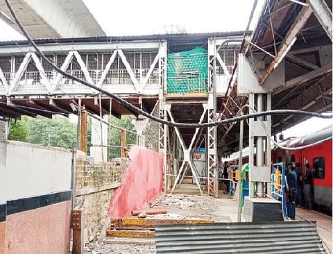 सहाव्या प्लॅटफॉर्मचा जिना पाडला; नव्या पुलाला जोडण्यासाठी प्रशासनाचे काम