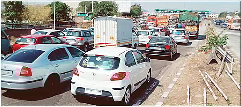 पुणे-सातारा महामार्गावरील खेड शिवापूर टोलनाका.