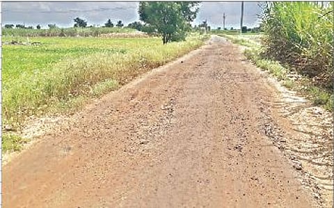 पिंपरखेड - भागडी रस्त्याची झालेली दुरवस्था