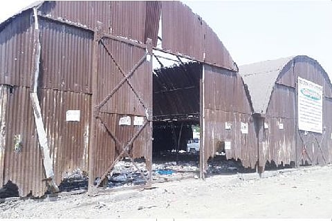 बेल्हे (ता. जुन्नर) येथील शासकीय गोडाऊन. (छाया : सुरेश भुजबळ)