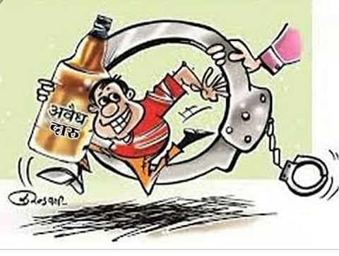 हॉटेलमध्ये अवैध दारू विक्री; पुणे ते सोलापूर महामार्गावरील प्रकार