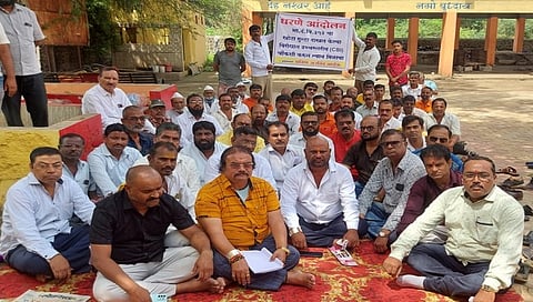 नाशिक : मनमाडला माजी नगराध्यक्षांचे स्मशानभूमीत आंदोलन