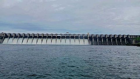 औरंगाबाद : नाथसागर धरणाचे १८ दरवाजे चार फुट खुले; ७६ हजार ५५६ क्युसेक पाण्याचा विसर्ग सुरू