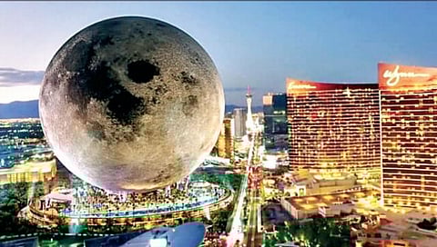 40 हजार कोटींचे हॉटेल, दुबईत चंद्र भेटेल!