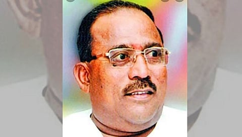 सोलापूर : राष्ट्रवादी काँग्रेसचे नेते मनोहर सपाटे फरार; अत्याचाराचा गुन्हा दाखल, पोलिसांकडून शोध सुरू