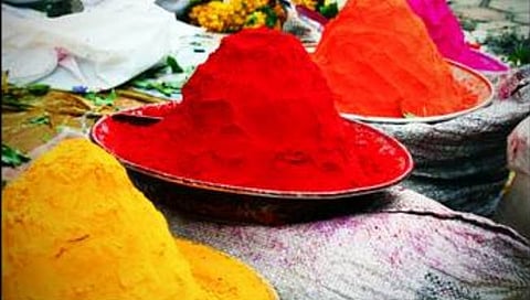 सोलापूर : देशभरातील देवस्थानात केमचे हळद-कुंकू; नवरात्रौत्सवाच्या पार्श्वभूमीवर दररोज 70 टन कुंकवाची निर्यात