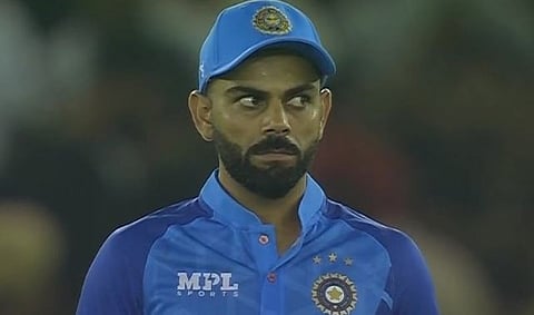 Virat Kohli reaction : ‘धुलाई’ उमेश यादवची चर्चा विराटच्या ‘रिॲक्शन’ची …