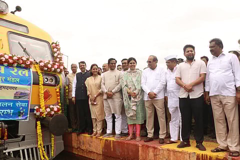 बीड जिल्ह्याची प्रतीक्षा संपली, नगर-आष्टी रेल्वेचा शुभारंभ