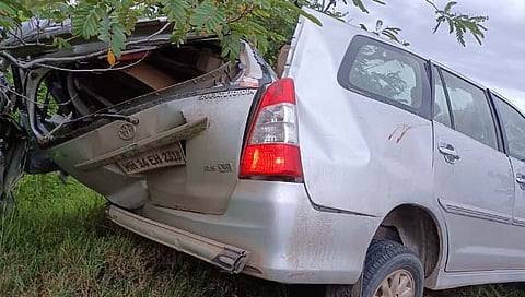 वाशीम : कारची ट्रकला धडक; २ जण जागीच ठार