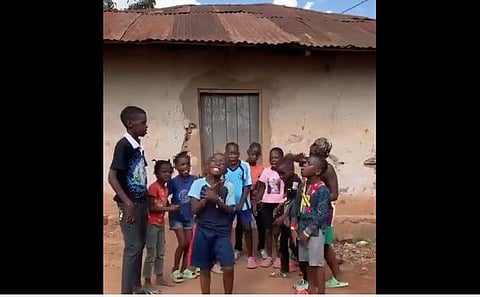 Kala Chashma Dance : ‘काला चष्मा’ या गाण्यावर मुलांनी असा केला डान्स की..