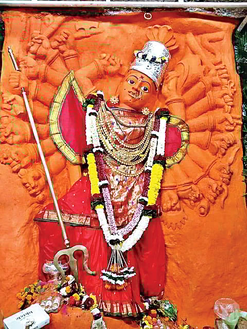 कळवण : मूर्ती संवर्धनानंतर देवीची अतिप्राचीन व स्वयंभू स्वरुपातील मूर्तीचे विलोभनीय रुप.