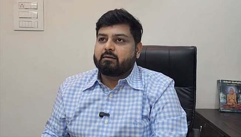 रवींद्र चव्हाण मंत्री होऊन दोन महिने उलटले, तरी खड्डे जैसे थे ?; दीपेश म्हात्रेंचा पलटवार