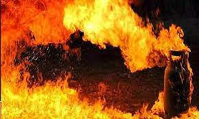 ठाणे : दिव्यात घरगुती सिलेंडरचा स्फोट; एक महिला आणि पुरुष गंभीर जखमी